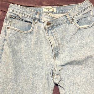 Abercrombie and Fitch size 32/14 curve love in a light wash. Ultra high rise